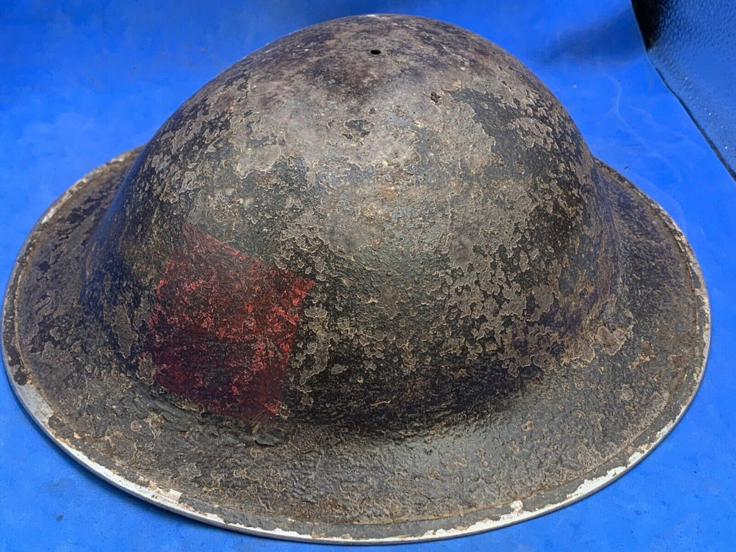 Originaler Kampfhelm Mk2 Brodie der britischen Armee aus dem 2. Weltkrieg – signiert von Div 