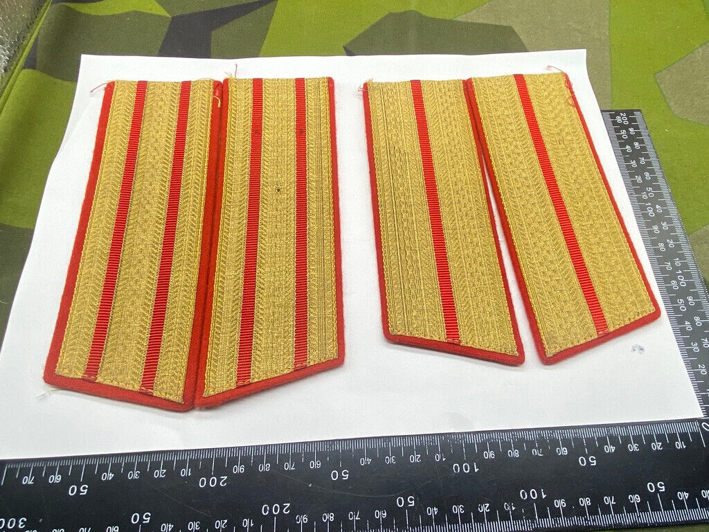 Russian Army Soviet Shoulder Board Epaulette & Badge Set on Display Card