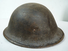 Lade das Bild in den Galerie-Viewer, Original Mk3 Schildkrötenhelm der kanadischen/britischen Armee aus dem 2. Weltkrieg mit hohen Nieten 
