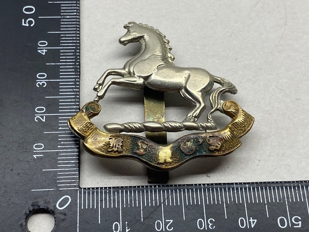 WW1 / WW2 British Army Kings Liverpool Regiment White Metal & Brass Cap Badge