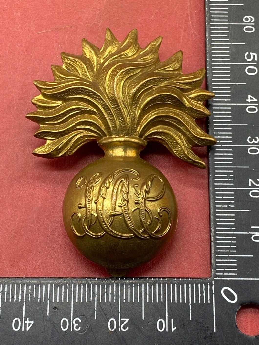 British Army WW1 / WW2 Honourable Artillery Company Cap Badge with Rear Slider.