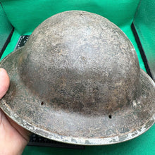 Lade das Bild in den Galerie-Viewer, Britischer Armee-Mk2-Brodie-Helm – Original aus dem 2. Weltkrieg – südafrikanische Herstellung 
