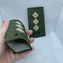 Charger l&#39;image dans la galerie, Cadet ACF OD Green Rank Slides / Epaulette Pair Genuine British Army - NEW
