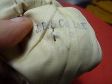 Charger l&#39;image dans la galerie, Original WW2 British Army Gunners Winter White Gloves - 1942
