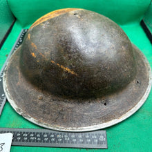 Lade das Bild in den Galerie-Viewer, Britischer Armee-Mk2-Brodie-Helm – Original aus dem 2. Weltkrieg – südafrikanische Herstellung 
