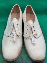 Lade das Bild in den Galerie-Viewer, Original WW2 British Army Women&#39;s White Summer Shoes - ATS WAAF - Size 235s
