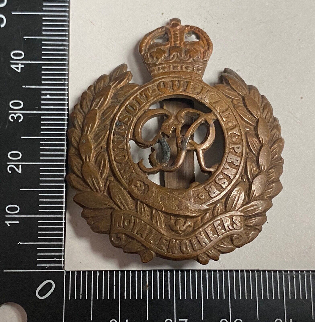 WW1 / WW2 British Army - Royal Engineers GVI brass cap badge. - The Militaria Shop