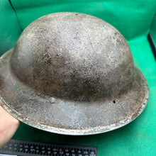 Lade das Bild in den Galerie-Viewer, Britischer Armee-Mk2-Brodie-Helm – Original aus dem 2. Weltkrieg – südafrikanische Herstellung 
