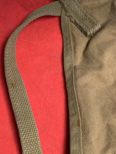 Lade das Bild in den Galerie-Viewer, Original WW2 US Army M1928 Haversack Pack Tail
