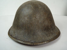 Lade das Bild in den Galerie-Viewer, Original Mk3 Schildkrötenhelm der kanadischen/britischen Armee aus dem 2. Weltkrieg mit hohen Nieten 
