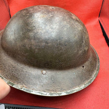 Lade das Bild in den Galerie-Viewer, Britischer Armee-Mk2-Brodie-Helm – Original aus dem 2. Weltkrieg – südafrikanische Herstellung 
