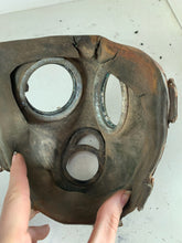 Load image into Gallery viewer, Original German Army WW2 Soldiers Gas Mask (No Filter) - The Militaria Shop
