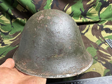 Charger l&#39;image dans la galerie, British / Canadian Army Mark 3 Turtle Helmet - Original WW2 Combat Helmet
