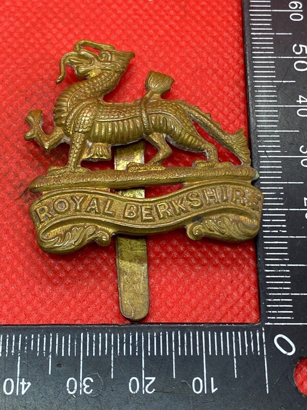 Original British Army WW1 / WW2 Royal Berkshire Regiment Cap Badge