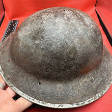 Lade das Bild in den Galerie-Viewer, Britischer Armee-Mk2-Brodie-Helm – Original aus dem 2. Weltkrieg – südafrikanische Herstellung 
