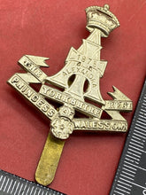 Load image into Gallery viewer, WW1 / WW2 British Army - Original The Yorkshire Regiment White Metal Cap Badge.
