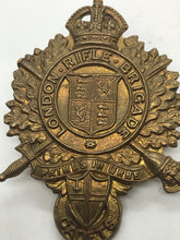 Load image into Gallery viewer, A LONDON RIFLE BRIGADE Cadet regiment brass cap badge - nice condition --- B31
