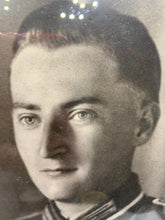 Lade das Bild in den Galerie-Viewer, Original WW2 German Army Soldier Framed Portrait
