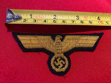 Charger l&#39;image dans la galerie, Reproduction Kriegsmarine Gilt Bullion Breast Eagle Badge.
