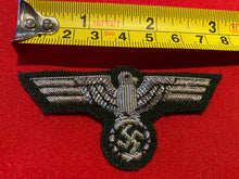 Lade das Bild in den Galerie-Viewer, WW2 German Army Officer&#39;s Cap Eagle Badge - Good reproduction.
