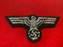 Lade das Bild in den Galerie-Viewer, WW2 German Army Officer&#39;s Cap Eagle Badge - Good reproduction.
