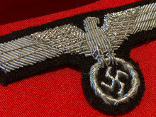 Lade das Bild in den Galerie-Viewer, Reproduction Army Officers Bullion Weave Breast Eagle badge on a green background.

