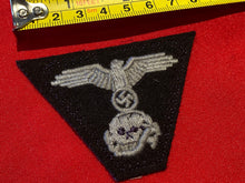 Charger l&#39;image dans la galerie, WW2 SS Panzer M43 Ski Cap Badge Insignia. Reproduction.
