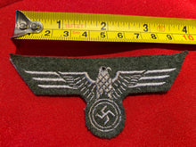 Lade das Bild in den Galerie-Viewer, WW2 German Army Enlisted Man&#39;s Breast Eagle Badge - Good reproduction.
