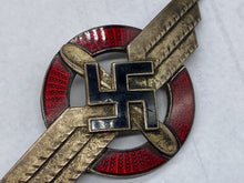 Charger l&#39;image dans la galerie, An original DLV German Air Sports Association Cap Badge. Maker marked on the back.
