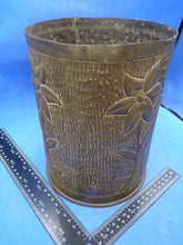 Lade das Bild in den Galerie-Viewer, Original WW1 Trench Art Shell Case Vase - 155mm German Casing - Flowers Engraved
