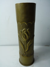 Lade das Bild in den Galerie-Viewer, Original WW1 Trench Art Shell Case Vase - 105cm Floral Design
