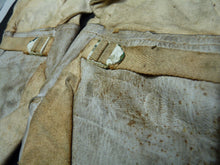 Charger l'image dans la galerie, Original WW2 Pattern British Army White Camouflaged Gloves / Gunners Mittens - The Militaria Shop
