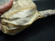 Charger l'image dans la galerie, Original WW2 Pattern British Army White Camouflaged Gloves / Gunners Mittens - The Militaria Shop
